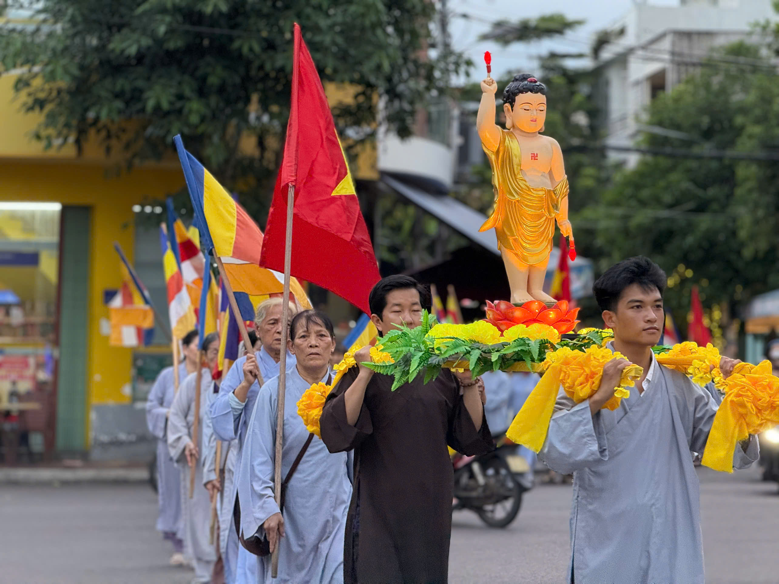 Chùa Minh Tịnh tổ chức diễu hành đi bộ kính mừng Phật đản Phật lịch 2569
